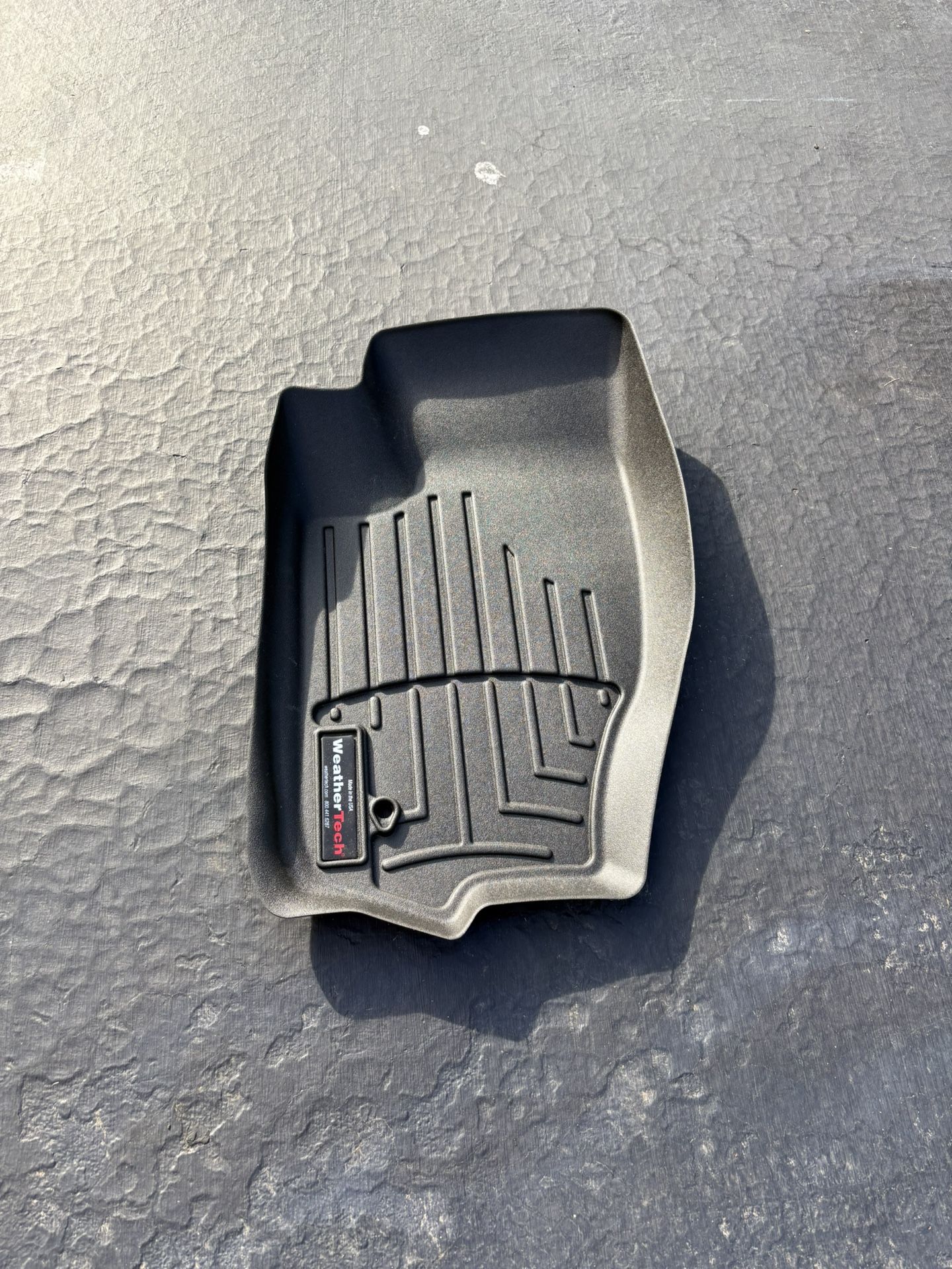 Weather Tech Mat For 2009 Jeep Grand Cherokee..