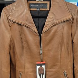 Womans NWT Leather Jacket Size Medium