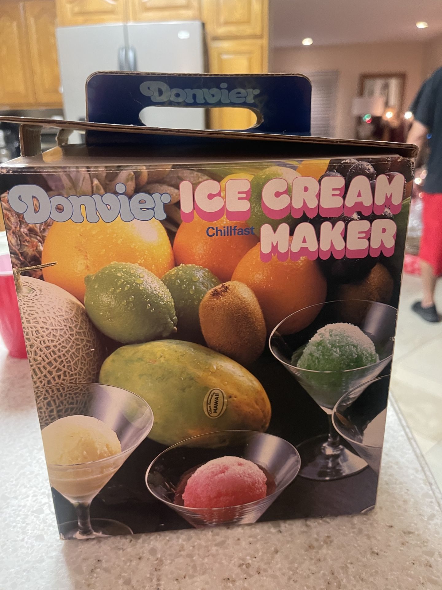 Vintage 2 Pint Donvier Chill-fast Ice Cream Maker Hand-Crank Yellow-Rim 1 Qt