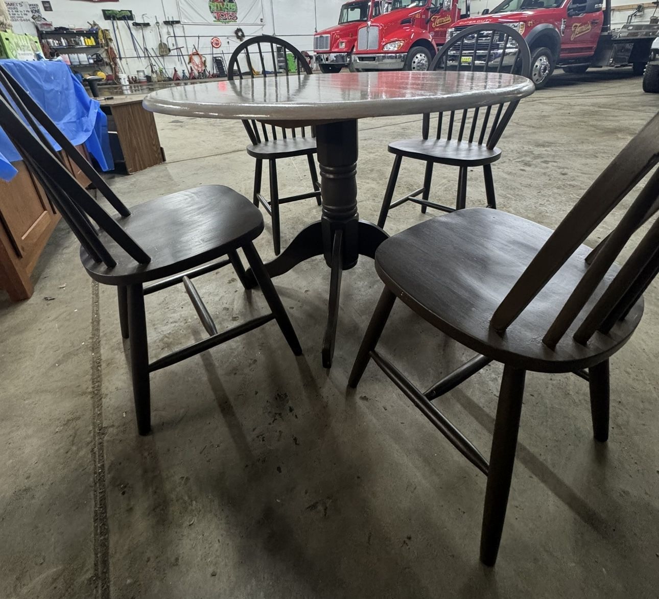 Round Farmhouse Kitchen Table 