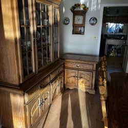 Vintage Solid Oak China Hutch & Expandable Server Cabinet (Excellent Condition)