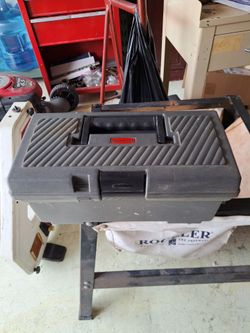 Rubbermaid  tool box