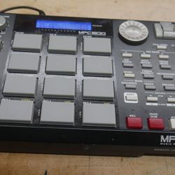 Akai MPC500 Memory Music Production center Sampler used