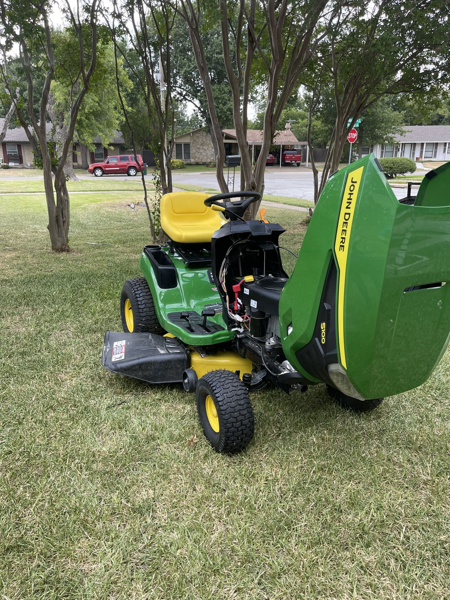 S100 42 in. 17.5 HP Gas Hydrostatic Riding Lawn Tractor 🚜