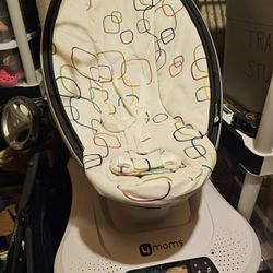 4moms MamaRoo Multi-Motion Baby Swing, Bluetooth Enabled with 5 Unique Motions