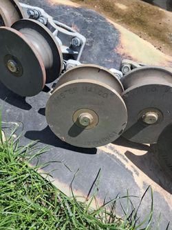 Tengo 6 Roles para porton  master halco dw plastico usados pero.en buenas condiciones 7"