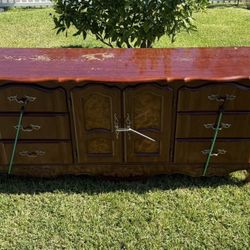 Dresser With Two Night Stands. 