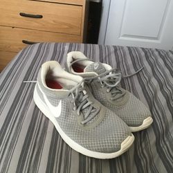 Womens Sz 9.5 Nike Shoes  