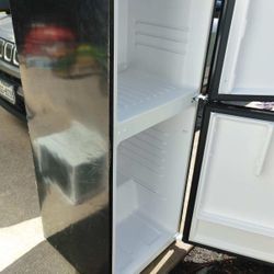 Magic Chef Refridgerator 