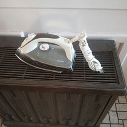 Sunbeam Steam Iron 