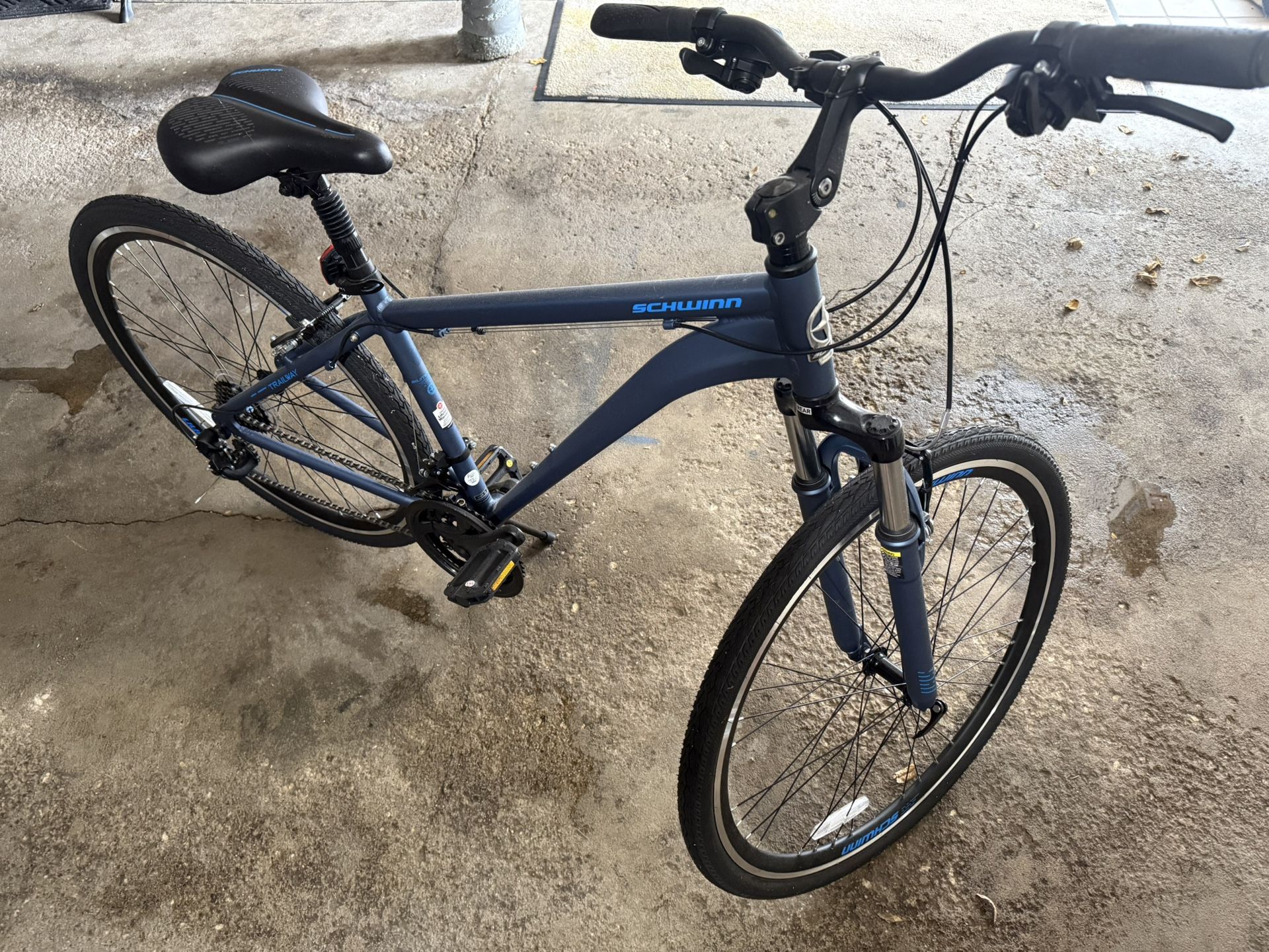 Schwinn Trailway 700c/28β Hybrid Bike