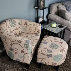 Barrel Chair And Ottoman New Condition 