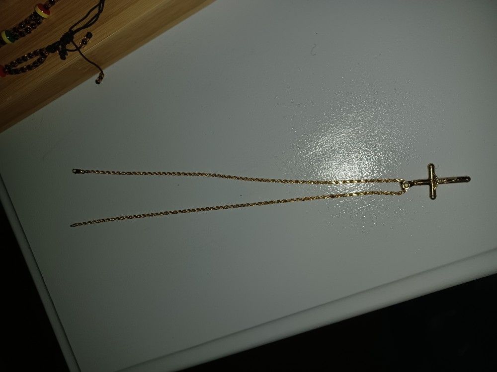 10k 24"REAL GOLD CHAIN WITH CHARM..