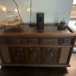 Record Player // Am/Fm Radio 