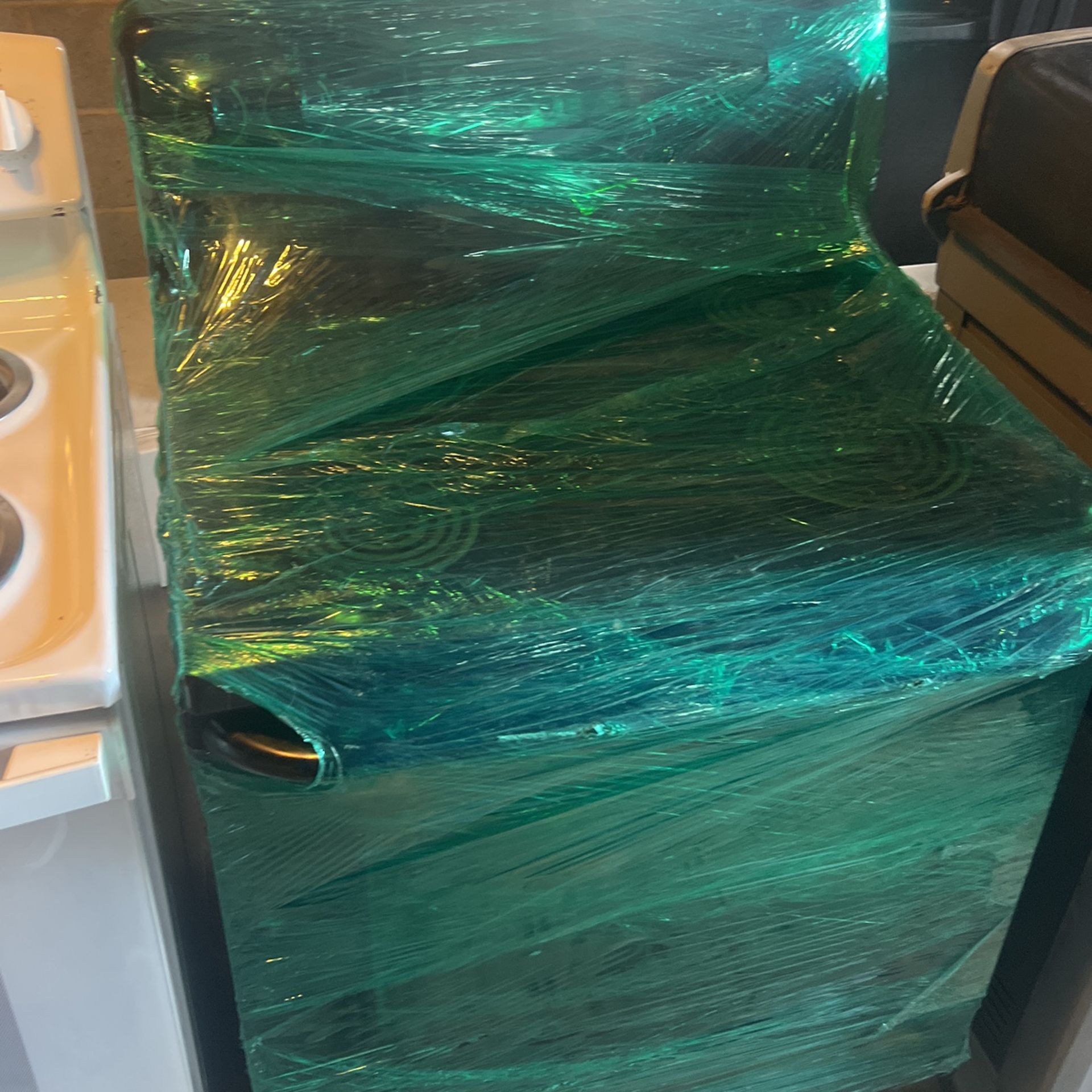 GE Black Coil Stove In Excellent Condition