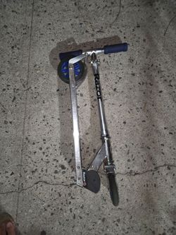 Razor foldable kick scooter