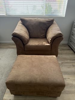 Oversized Armchair + Matching Ottoman – $150
