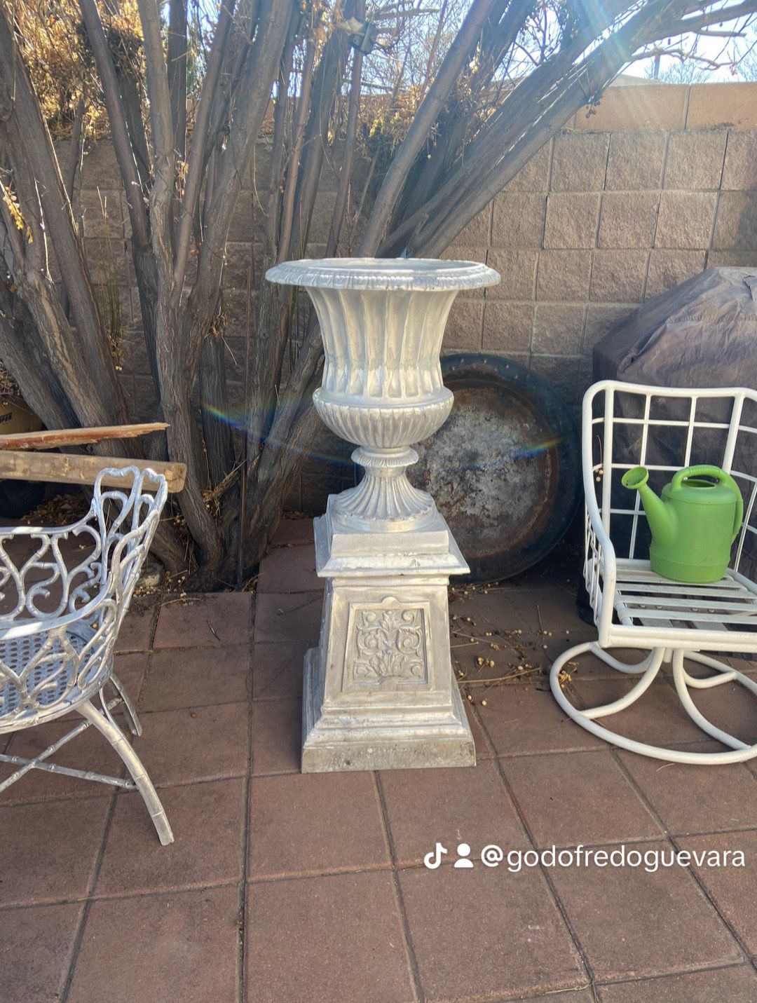 Venetian Urn On Base Jumbo 