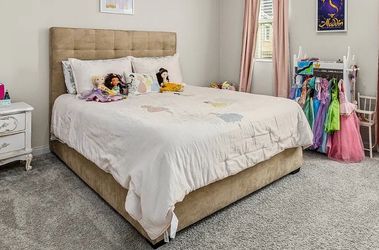 Beautiful Queen Bed