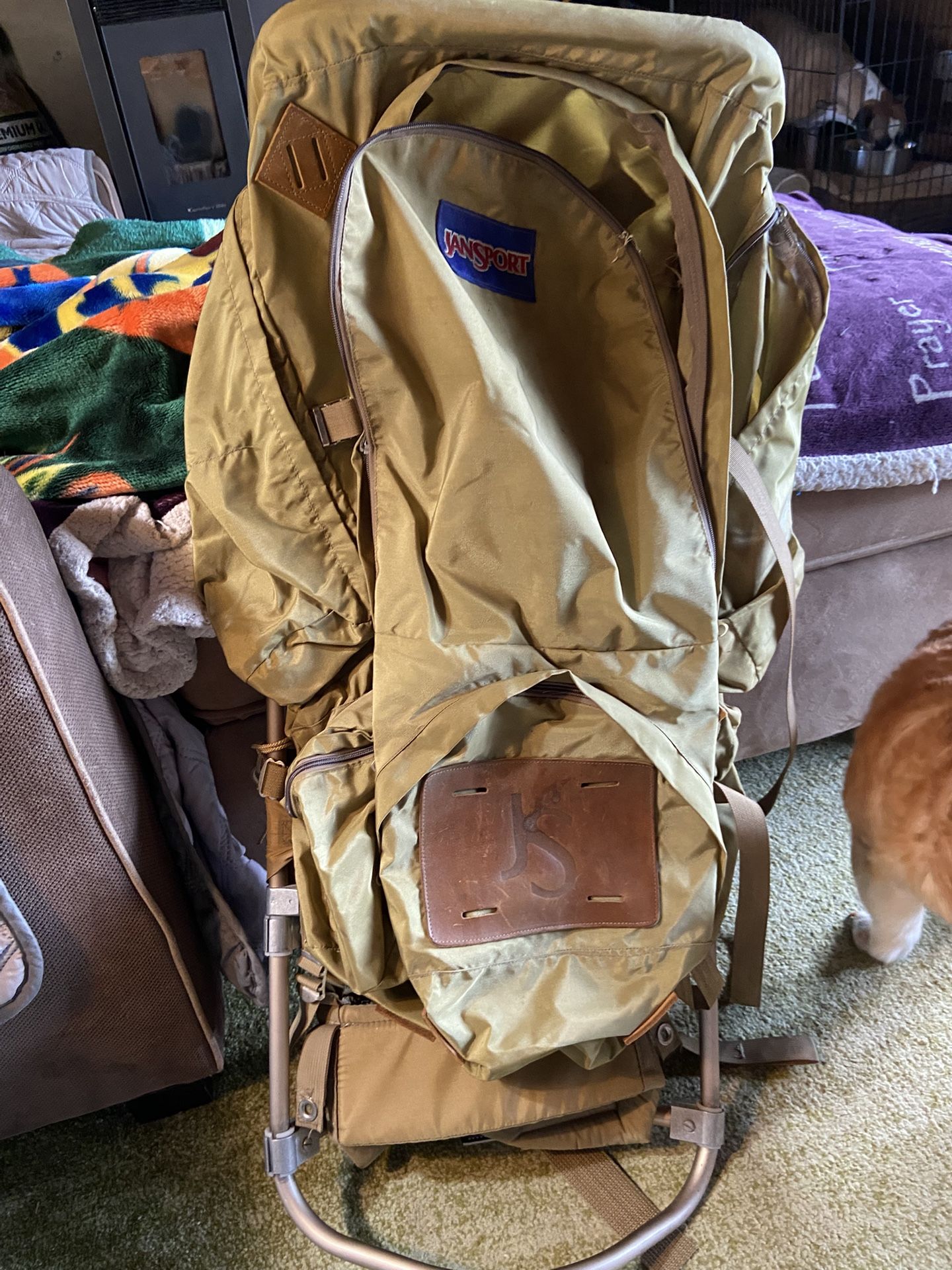 Jansport Vintage Camping Backpack W/frame 25$