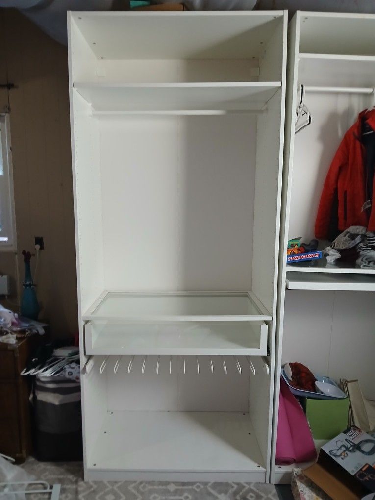 White Ikea shelving unit, like new Condition 