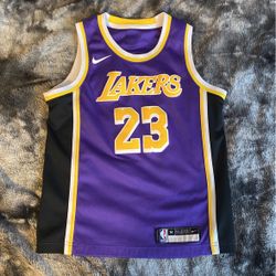 Lebron james hot sale jersey youth large