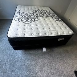 Full Size Mattress Pillow Top New 12"