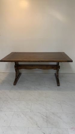 Dinning Room Table / 4 chairs
