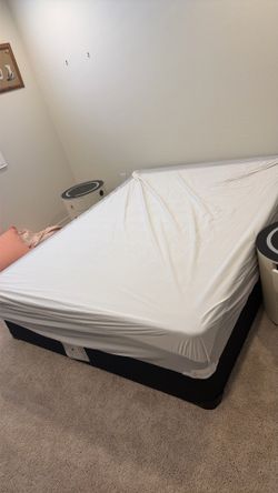 Queen bed foundation