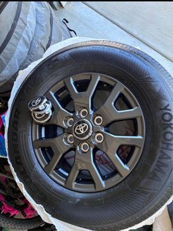 BRAND NEW 2026 4RUNNER OEM WHEELS + YOKOHAMA TIRES — 15 MILES