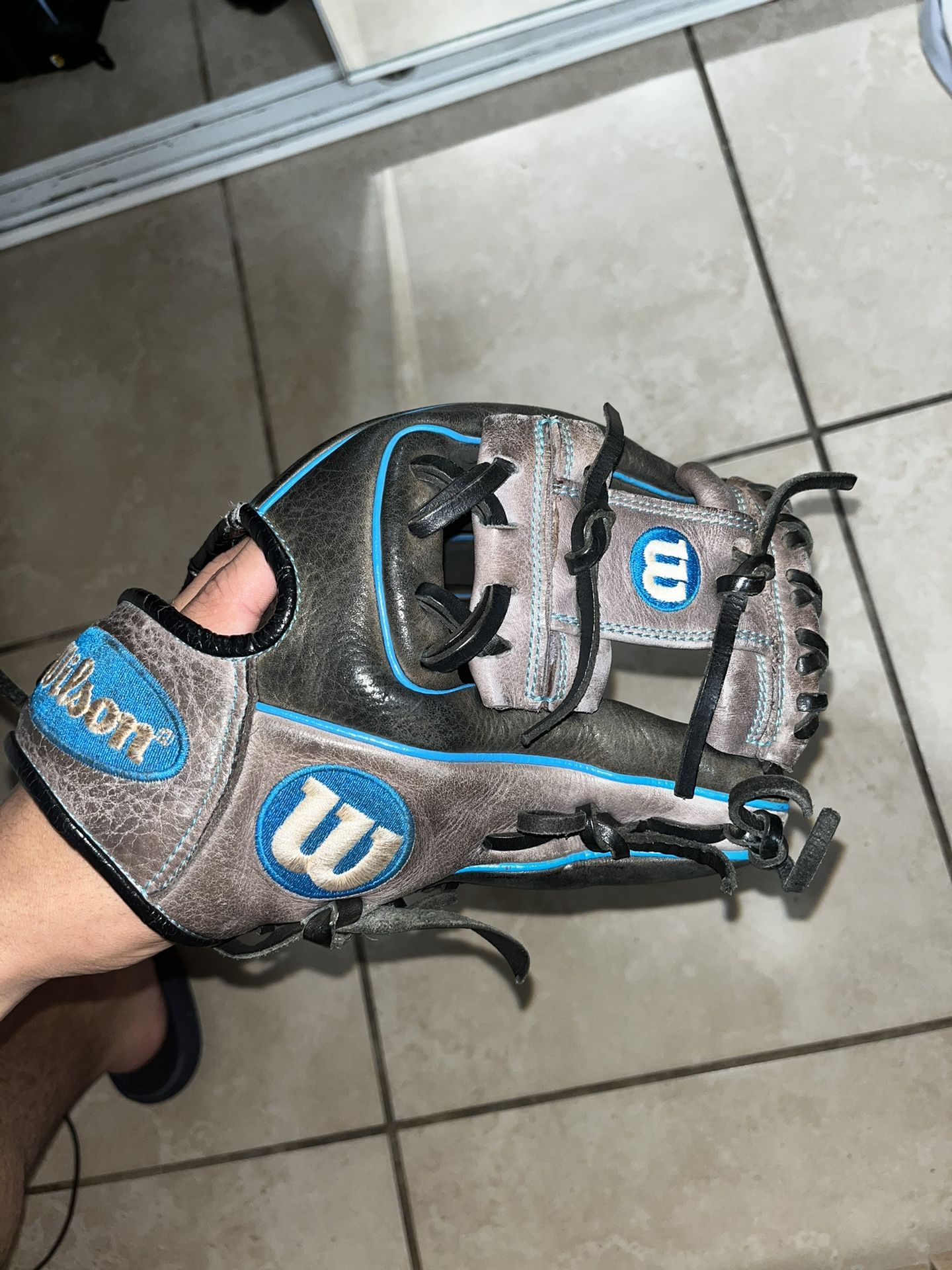 Wilson A2000 baseball glove