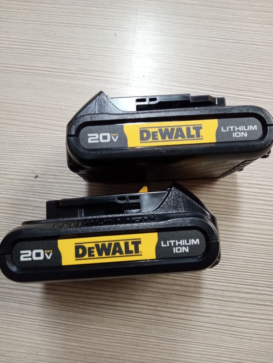 DeWalt New Battery 20v 2x$70 Nuevas