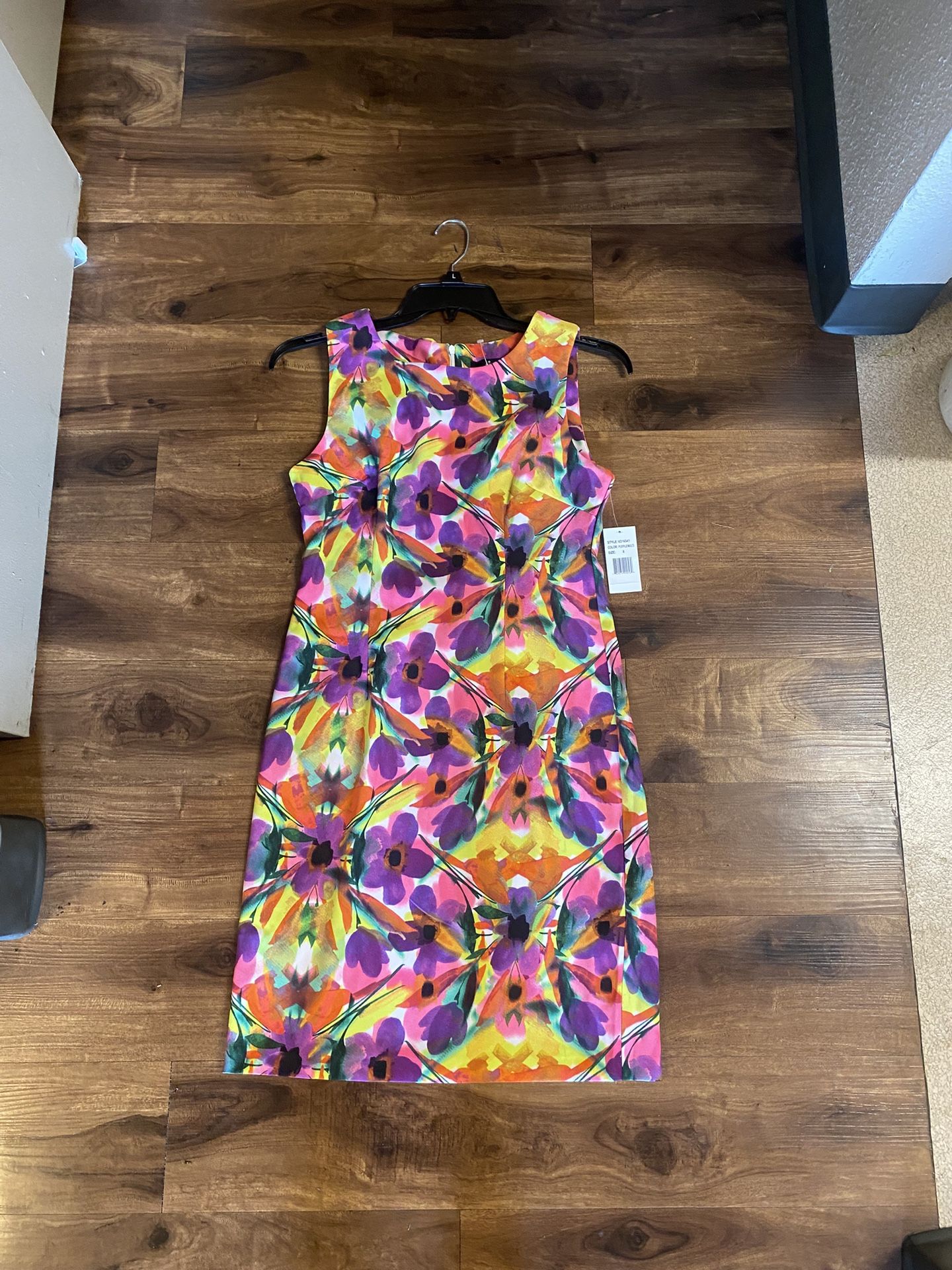 Brand New Woman’s Ronni Nicole brand Floral Bodycon Dress Up For Sale