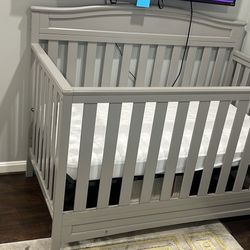 Crib / Mattress