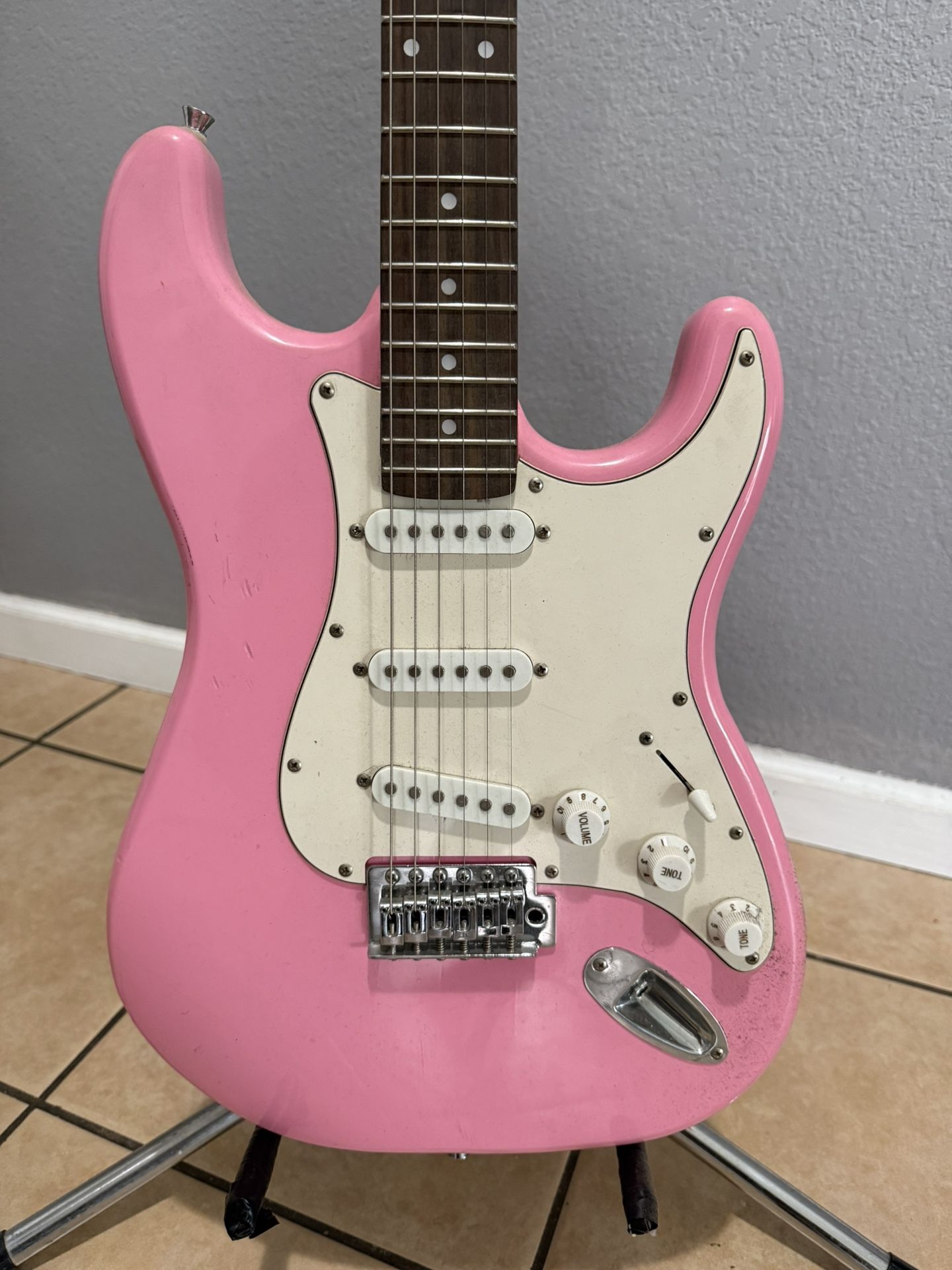 Excel Stratocaster With line 6 Amp 