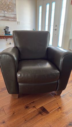 NATUZZI Brand Dark Brown Leather Club Chair