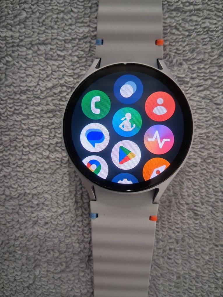 PRICE REDUCTION, PRICED TO SELL!!! BRAND NEW SAMSUNG GALAXY SERIES 7, GREAT WATCH VERY PRACTICAL PURCHASE, PLEASE READ AD!!!
