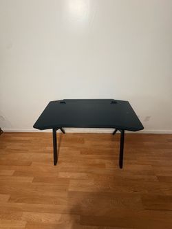 Gaming desk