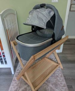 Uppababy bassinet v2