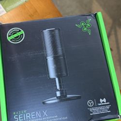 Razer Seiren X USB Streaming Microphone: Professional Grade - Built-in Shock Mount - Supercardiod Pick-Up Pattern - Anodized Aluminum - Classic Black