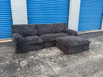 Free delivery 🚚. Sectional sofa.