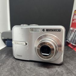 Samsung Digimax S860 8.1MP Digital Camera - Gray