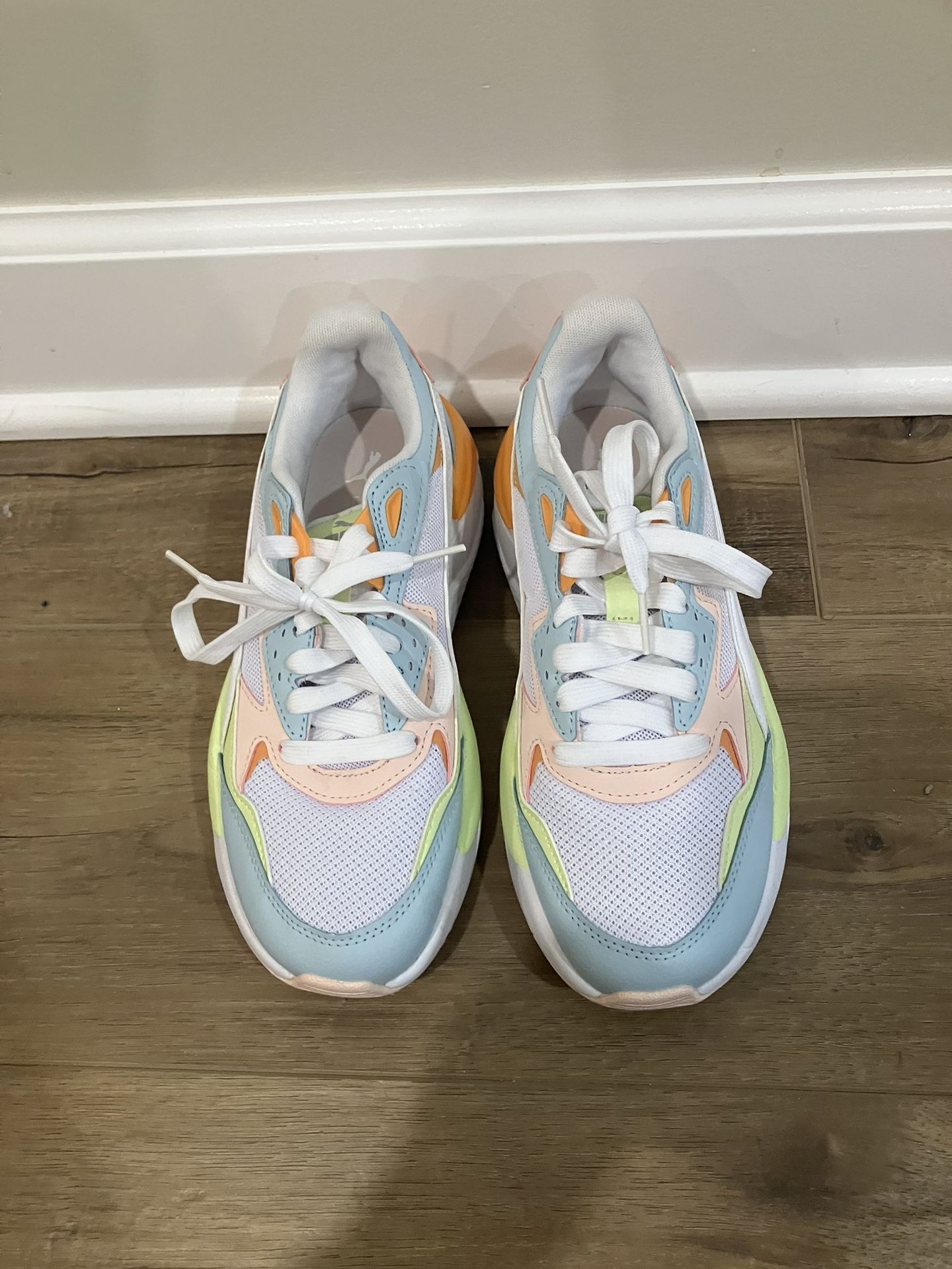 Women’s pumas Size 7