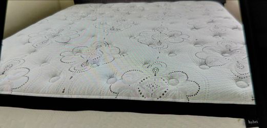 Brand new beautiful queen size pillowtop mattress and boxspring.
