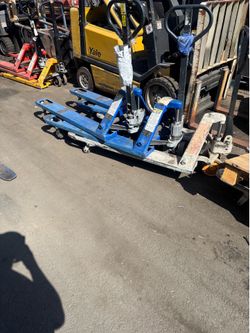 Pallet jacks