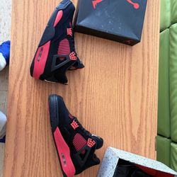 Jordan 4 retro “Red thunder”