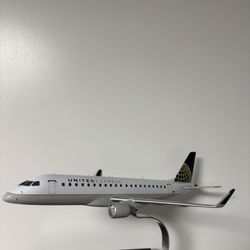 Embraer 175 Model (wood)