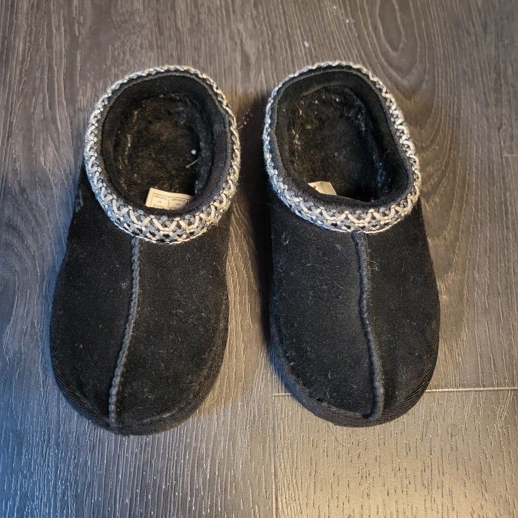 Black UGG Slippers size 9c.
