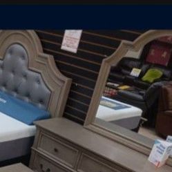 *Summer Closeout Sale!!!*---Bold Frisco Queen/King Bedroom Sets---From $699!!!---Delivery And Financing🫡