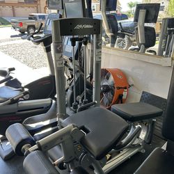 Life Fitness Leg extension/Prone Leg Curl